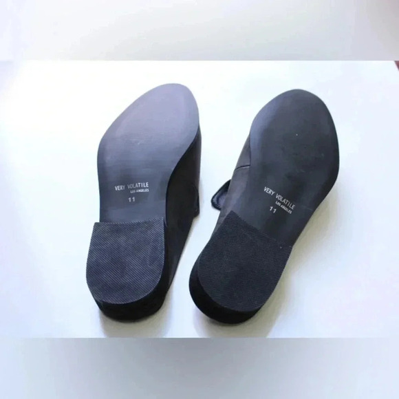 NWOT Very Volatile studded mulea - Picture 8 of 10